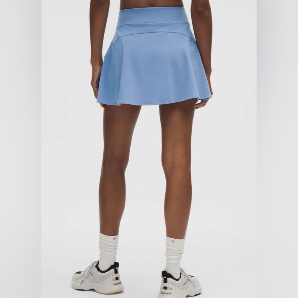 Lululemon Lightweight High-Rise Tennis Skirt
Pool Party